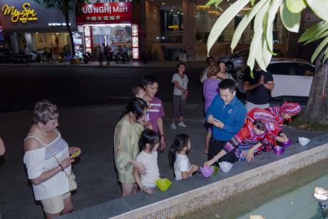 Đêm Hội Thả Đèn Hoa Đăng