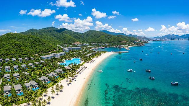 Toàn cảnh vẻ đẹp xanh mướt của du lịch Hòn Tằm Nha Trang
